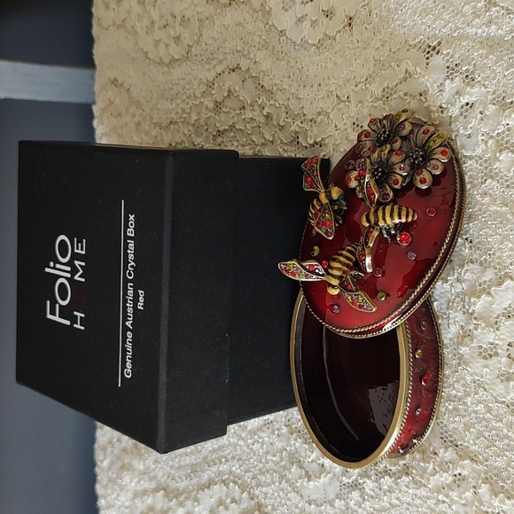 Genuine Austrian Crystal Trinket Jewelry Box NEW! Flowers and Bees Accent - Picture 7 of 11